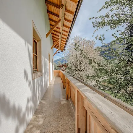 Appartement In Near Lift *