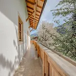 Apartment In Near Lift *