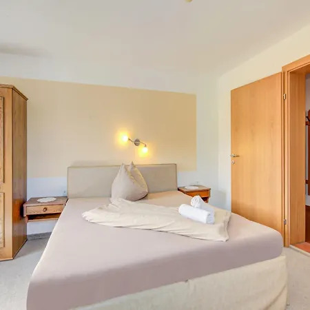 Apartment In Near Lift